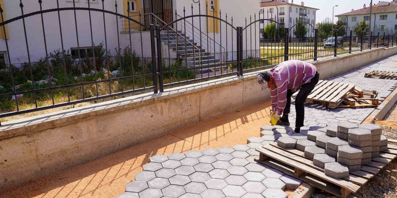 Tepebaşı’nda üstyapı çalışmaları sürüyor