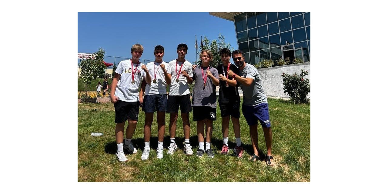 Düzceli tenisçiler finalde