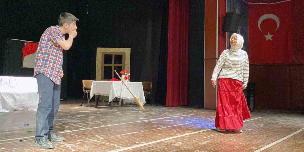 Sorgun’da vatandaşlar tiyatroya doydu