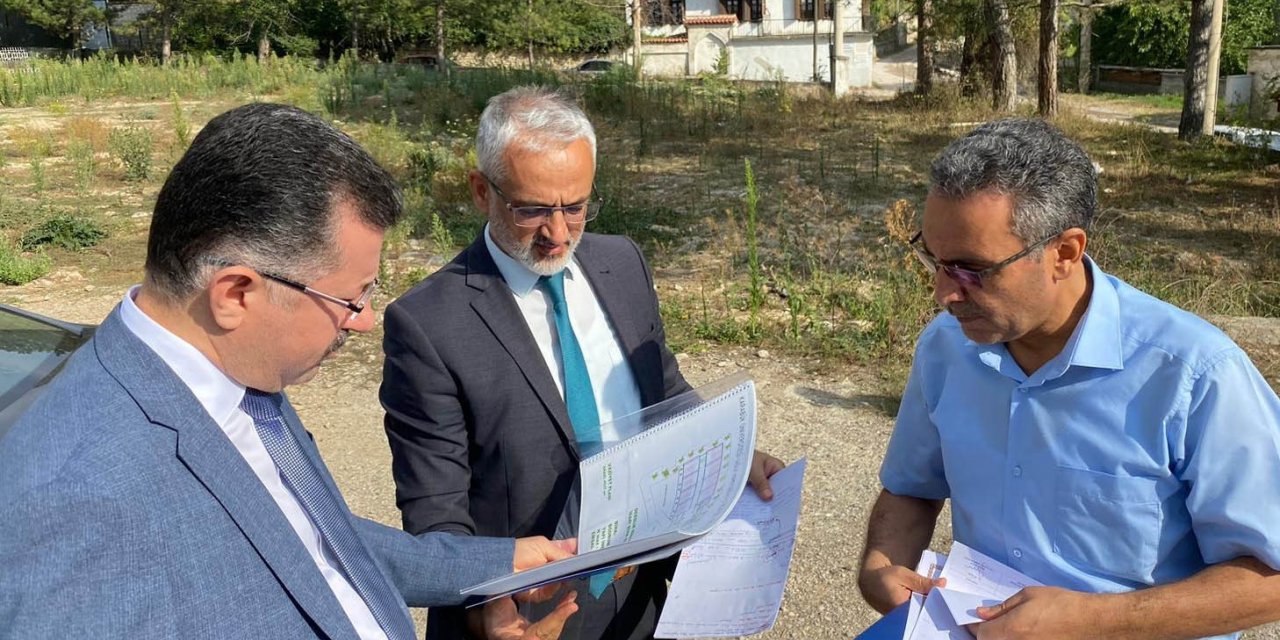 Rektör Kırışık yüksekokul inşaatını inceledi