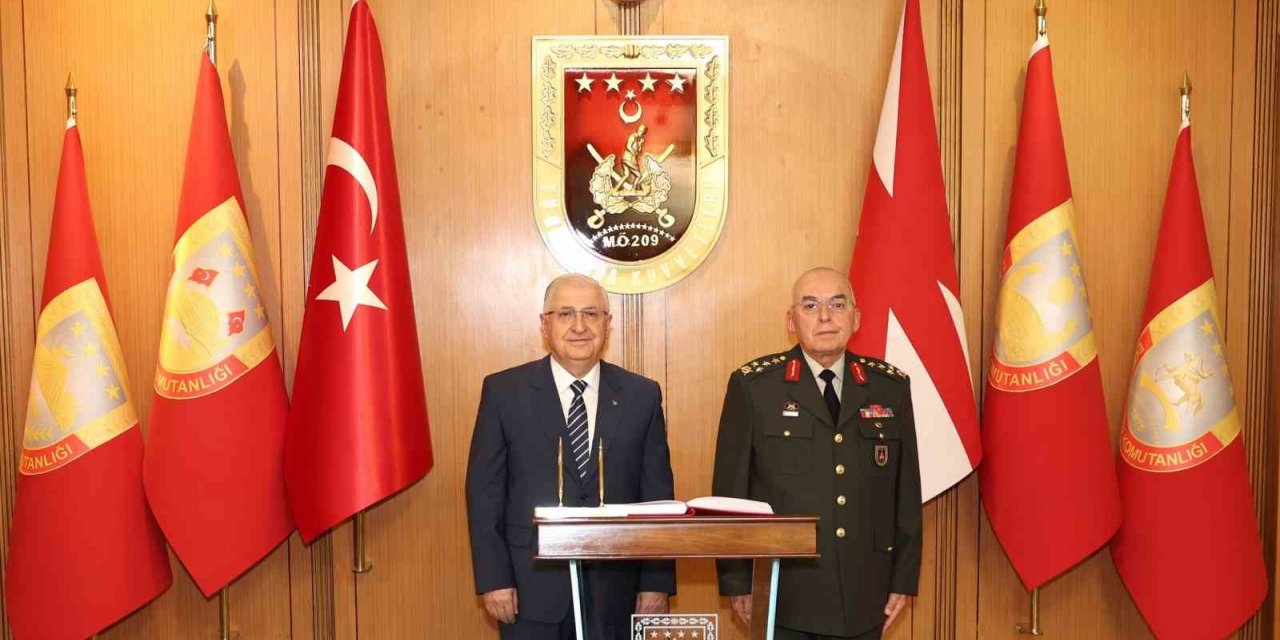 Kara Kuvvetleri Komutanlığında devir-teslim töreni