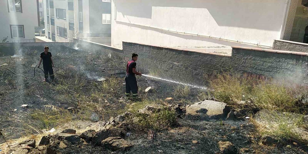 Çorum’da anız yangını büyümeden söndürüldü