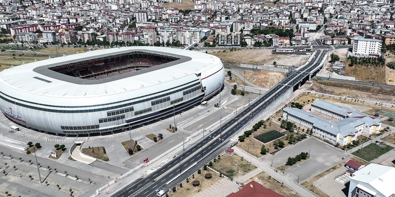 Stadyum yanı üst geçit ve bağlantı yolu hizmete açıldı