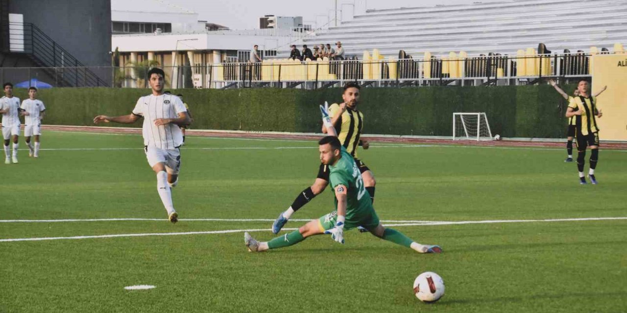Aliağaspor FK, Manisa FK U19 takımını hazırlık maçında 4-1 yendi