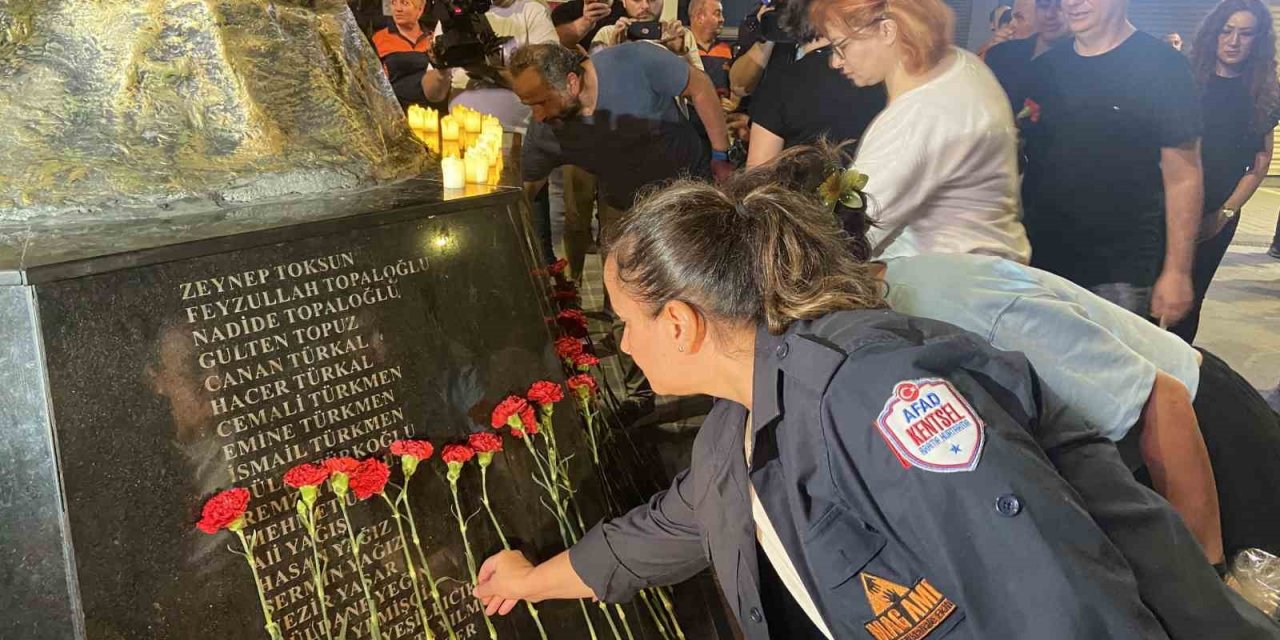 Marmara Depremi’nde hayatını kaybedenler Avcılar’da anıldı