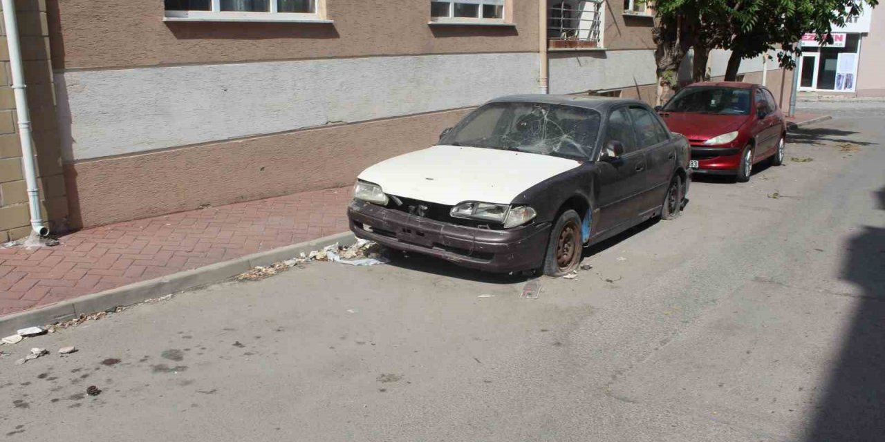 Esrarengiz otomobil merak konusu