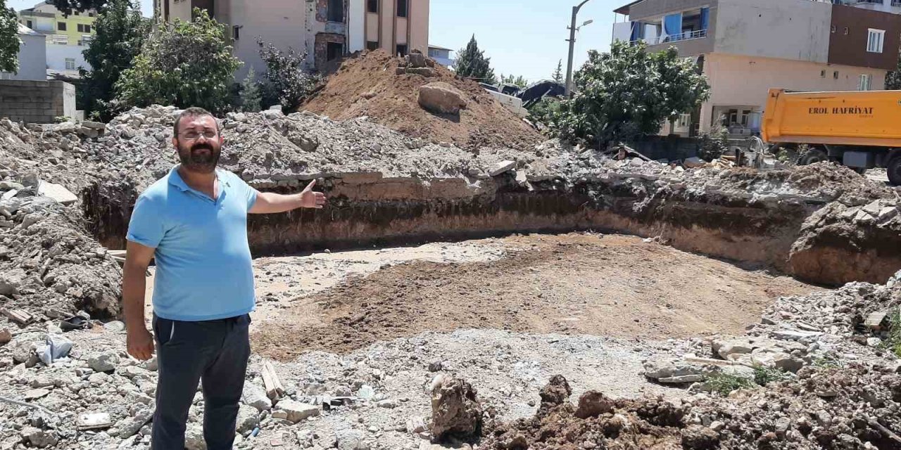 Yerinde dönüşüm projesinde temeller kazılıyor