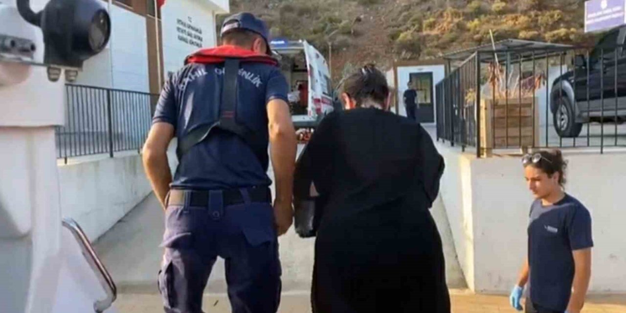 Gezi teknesinde yaralanan vatandaşa Sahil Güvenlik’ten tıbbi tahliye