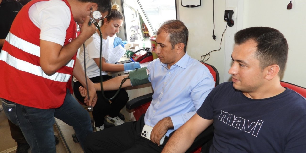 Samandağ Kaymakamı Aksu, kan bağışına destek verdi