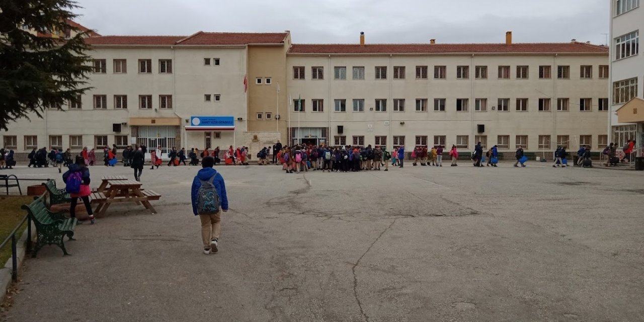 Ahmet Sezer Ortaokulu LGS’de büyük başarı sağladı