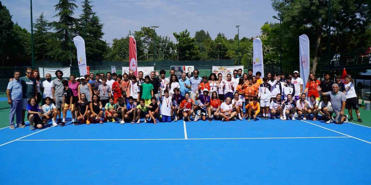 Manisa’da yapılan (ANALİG) tenis yarı final müsabakaları tamamlandı