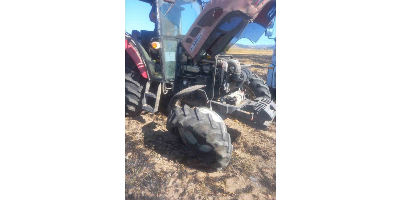 Anız yangının da traktör ve balya makinesi zarar gördü