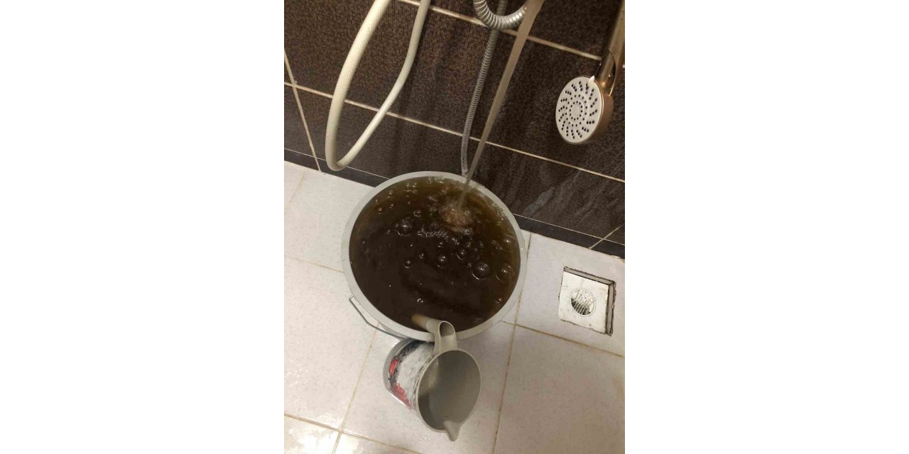 Karkamış’ta musluklardan su yerine adeta çamur akıyor