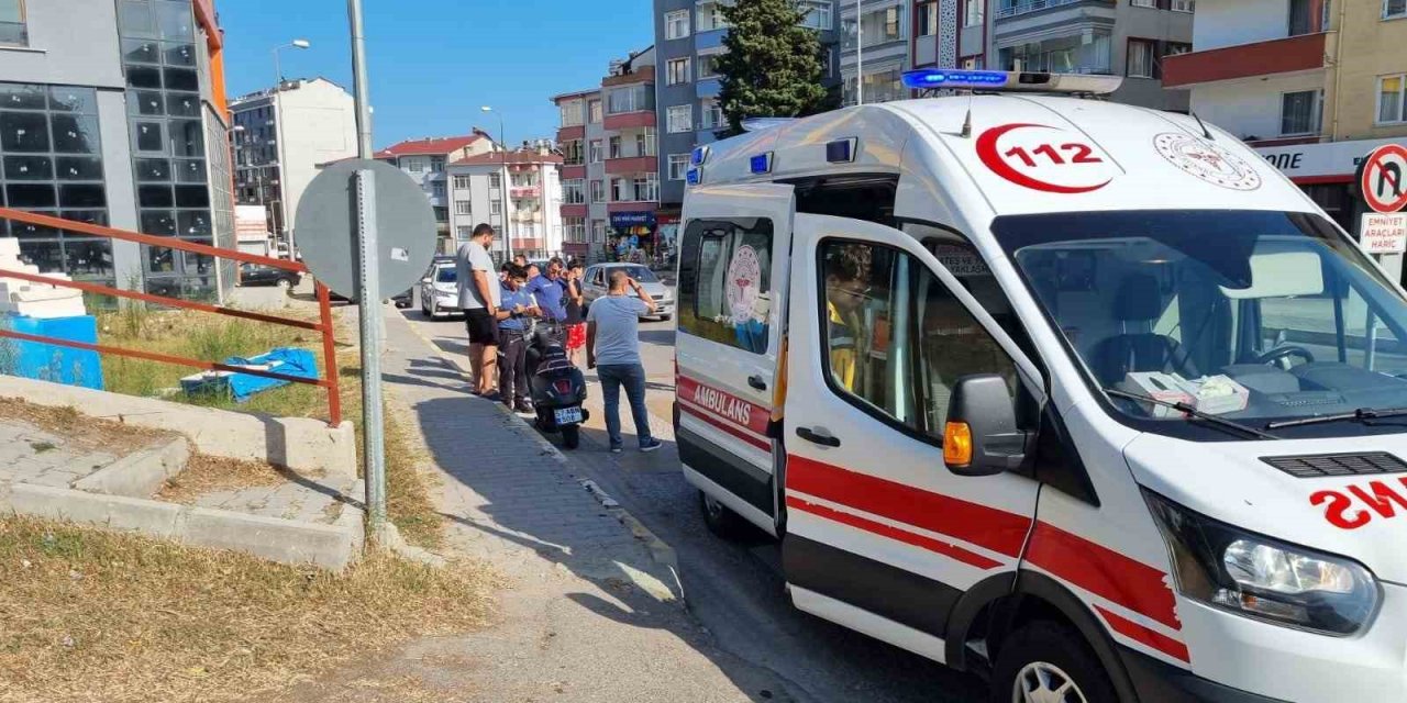 Araçtan kaçarken direksiyonu kıran motosikletli düşerek yaralandı