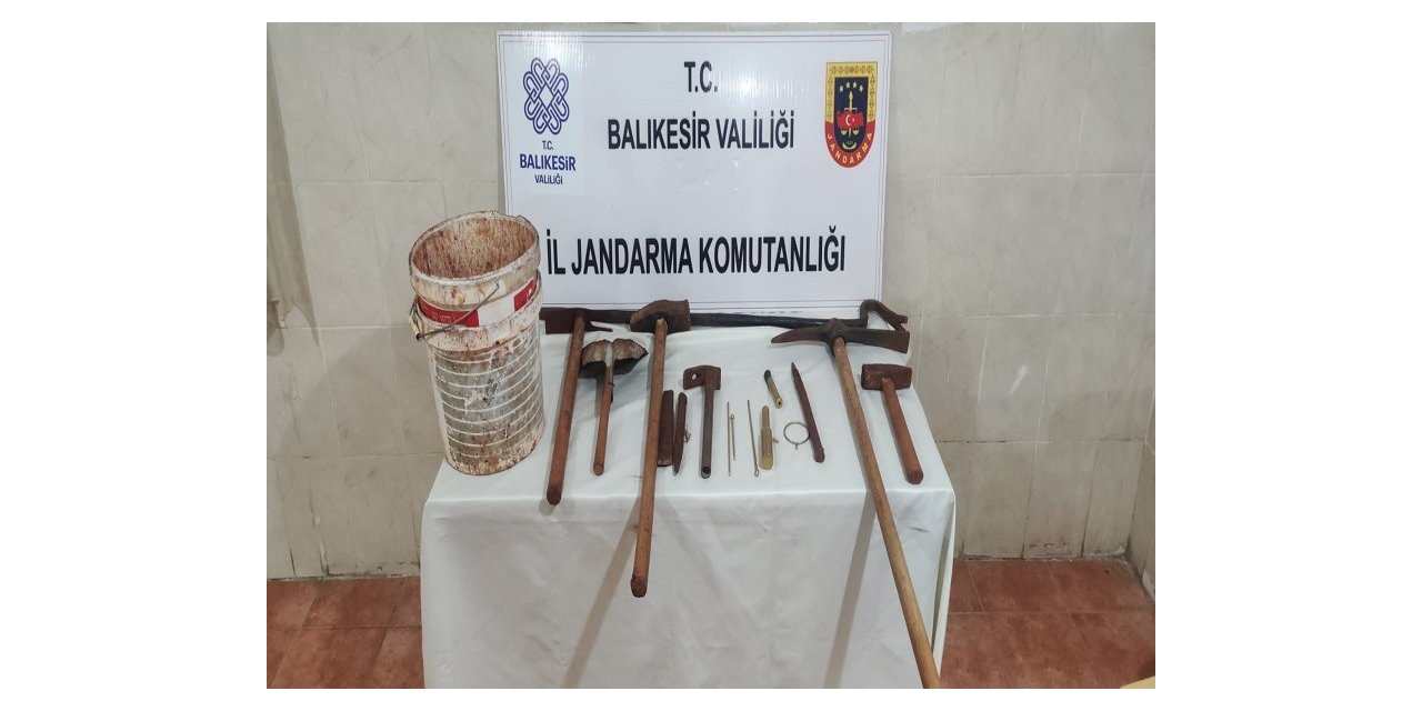 Susurluk’ta kazı yapan şüpheliler yakalandı.