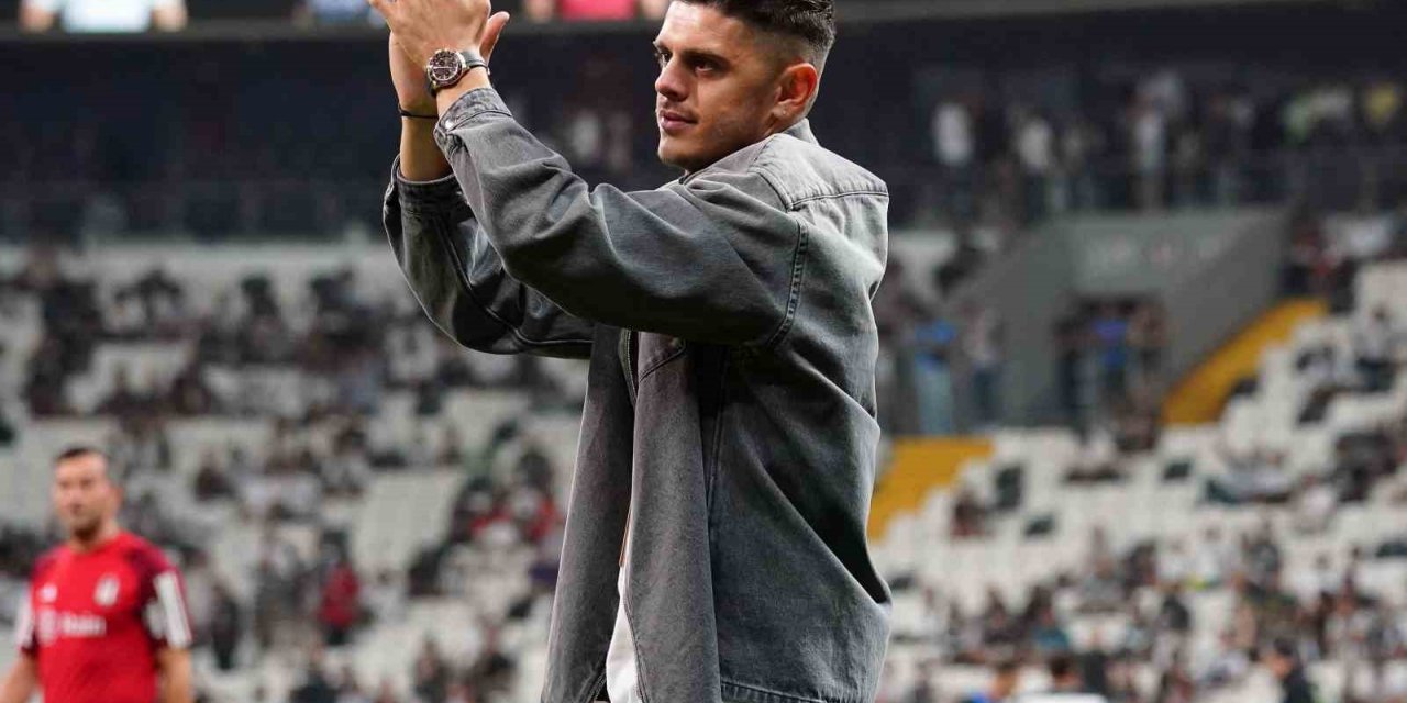 Chamberlain ve Rashica Beşiktaş tribünlerini selamladı