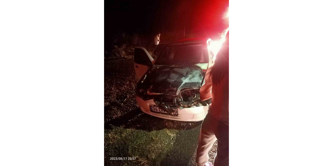 Kastamonu’da motor kısmından alev alan araç kullanılmaz hale geldi