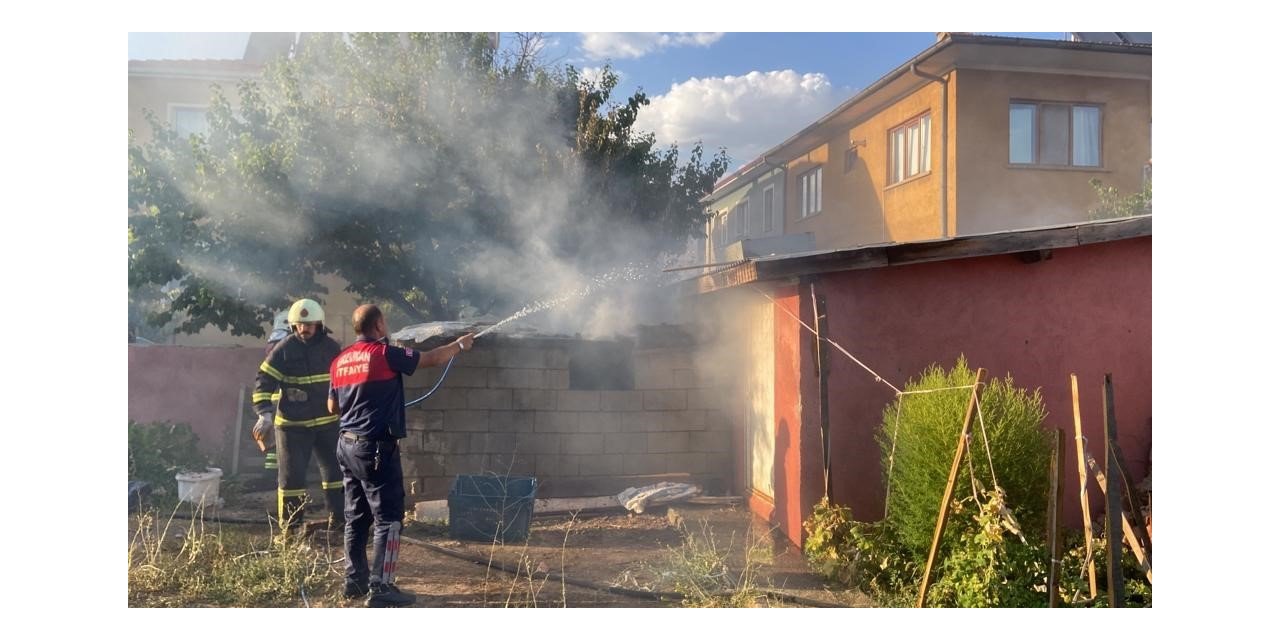 Odunlukta çıkan yangın büyümeden söndürüldü