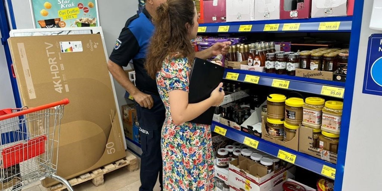 Kemer’de zabıtadan marketlerde denetim