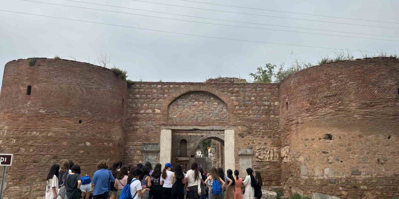 Küçükçekmece Belediyesi Gençlik Kampı düzenledi