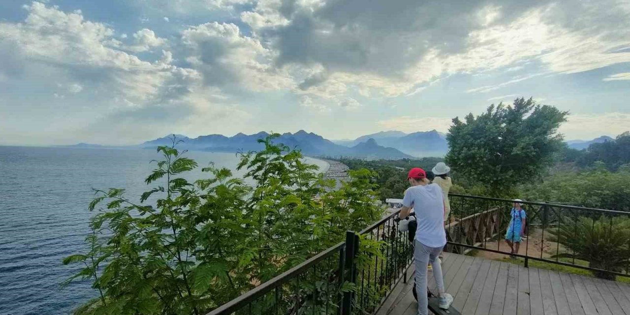 Dünyaca ünlü sahili görüntülemek isteyenlere bitki engeli