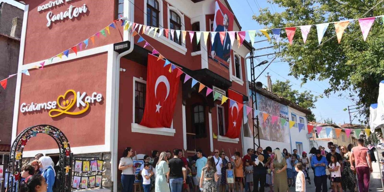 Bozüyük’te çocuklar 2. Geleneksel Sanatevi Panayırı’nda buluşuyor