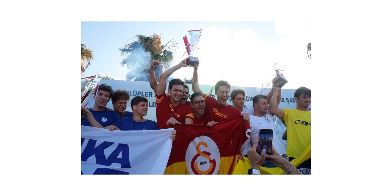 BUÜ’lü öğrenciler yüzmede Türkiye Şampiyonu