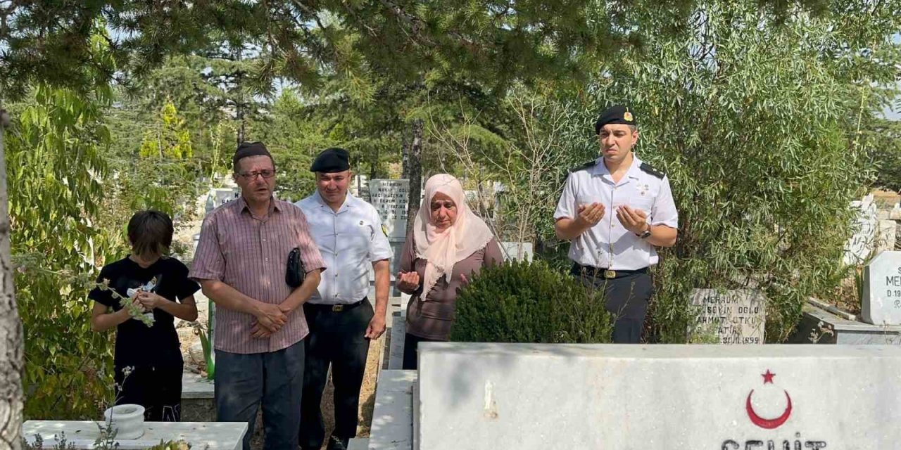 Deprem şehidi astsubay dualarla yad edildi