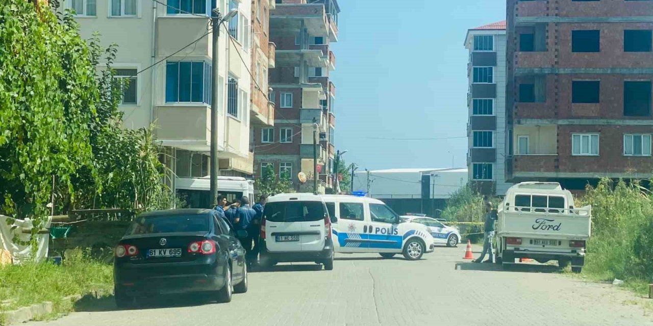 Trabzon’da akrabalar arasındaki silahlı kavgada kan aktı: 1’i ağır 2 yaralı