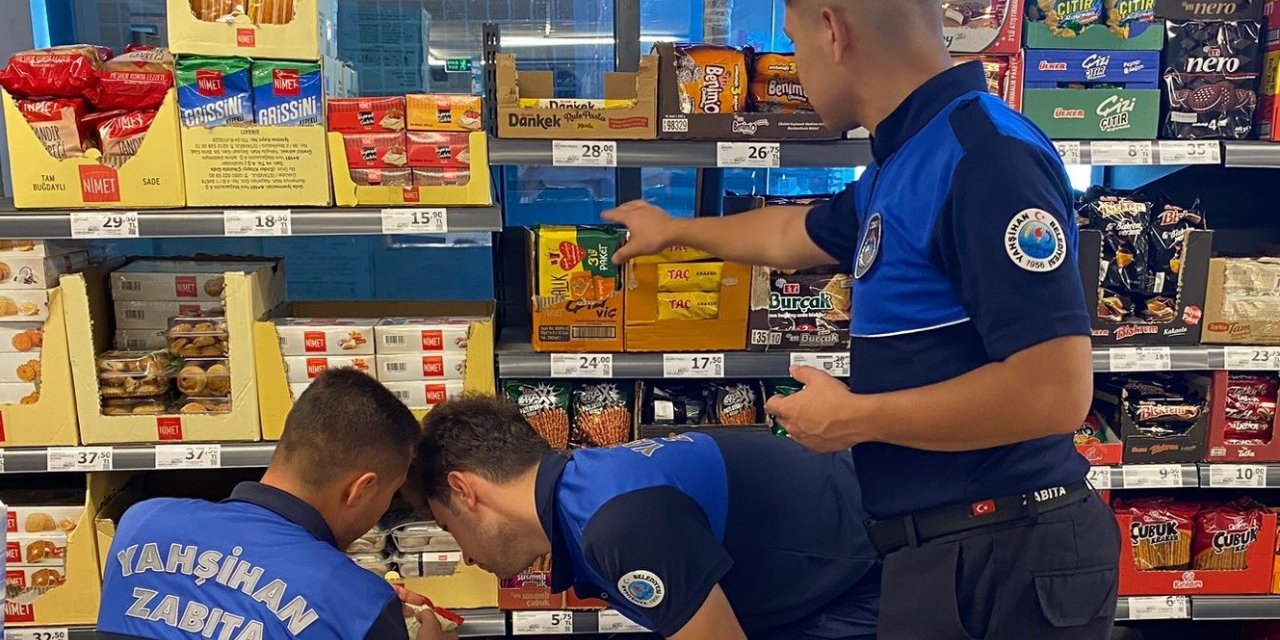 Tarihi geçmiş gıda ürünlerinin tespit edildiği market hakkında yasal işlem başlatıldı