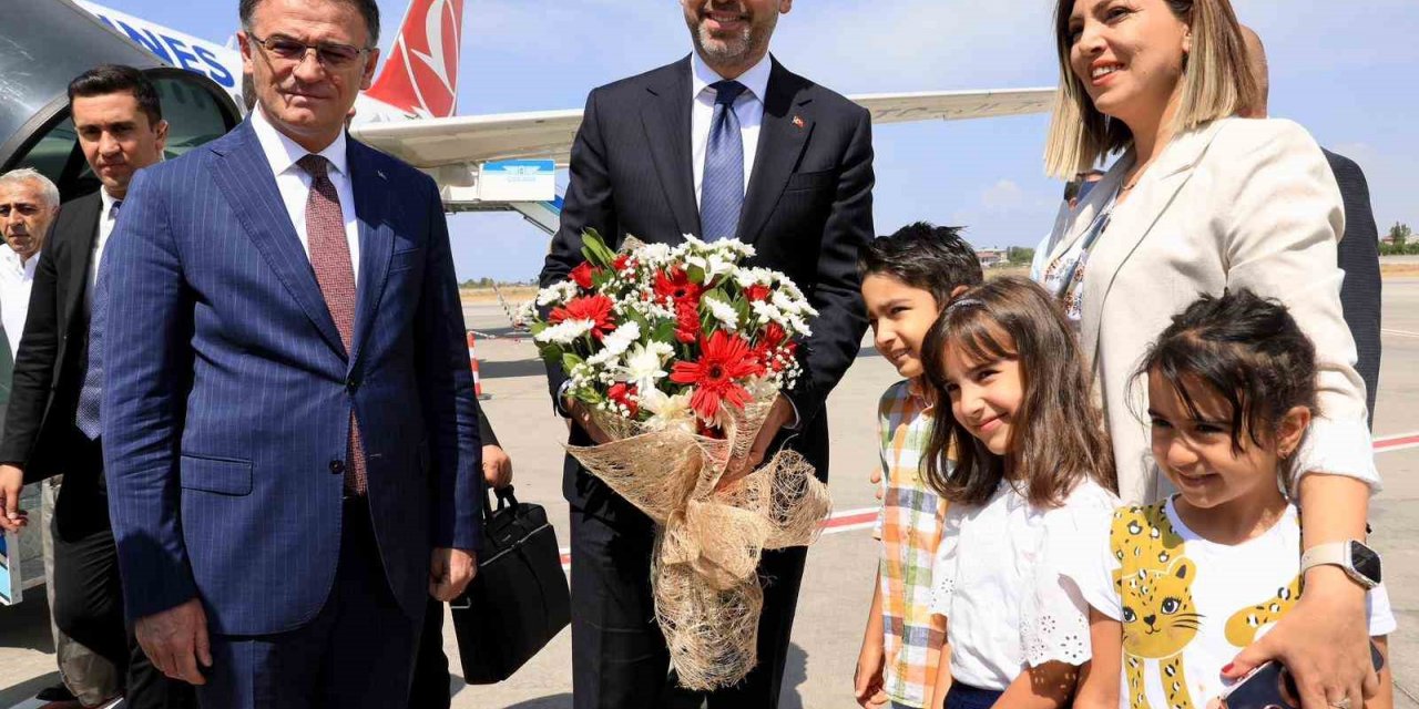 Enerji ve Tabii Kaynaklar Bakanı Bayraktar Van’da