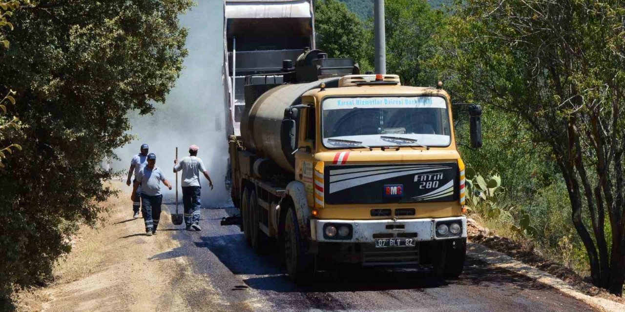 Hacıoğlan ve Sarıbelen grup yolunda asfalt çalışması