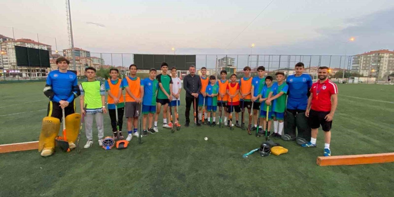 Pursaklar Belediye Spor Kulübü U16 Erkek Hokey Takımı yeni sezona hazırlanıyor