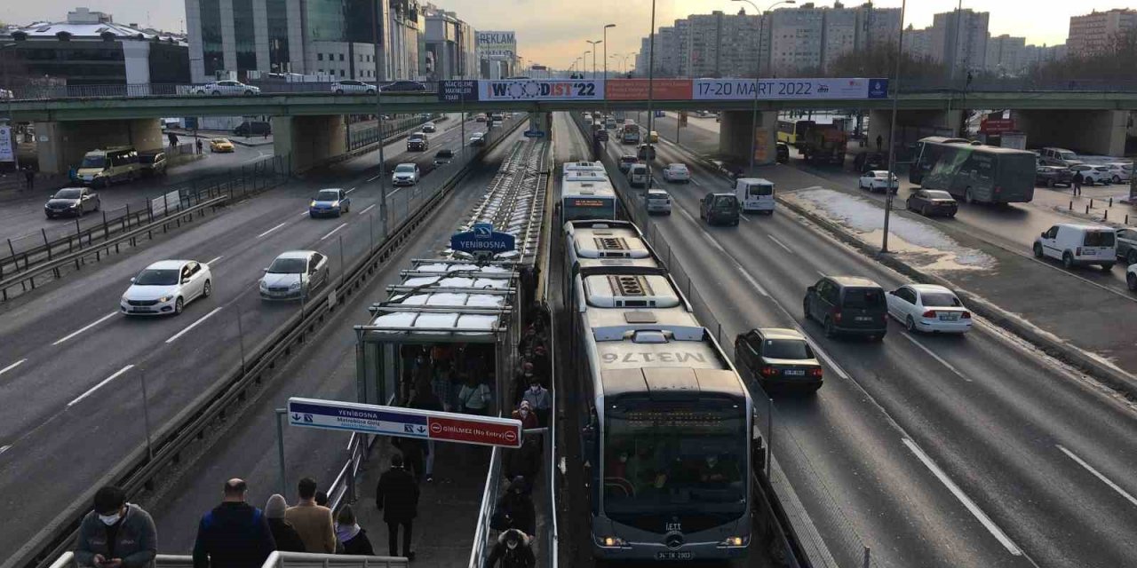 Metrobüste kredi kartı vurgunu; 3 katı fiyat alınıyor