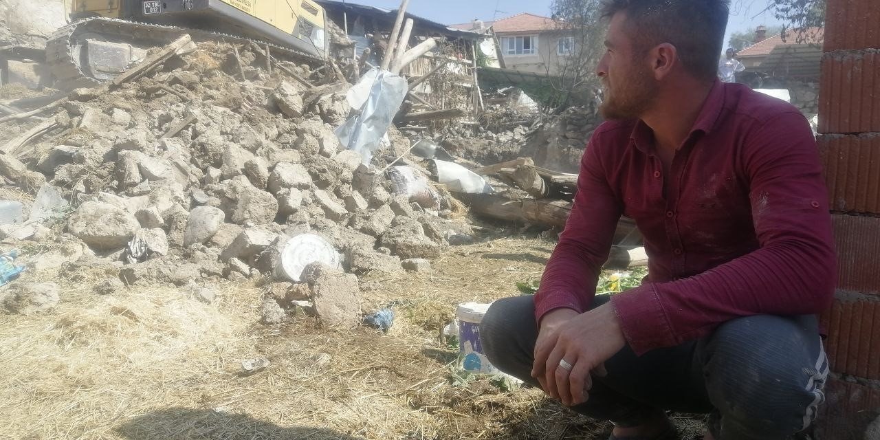 Isparta’da çıkan yangında bir ev küle döndü