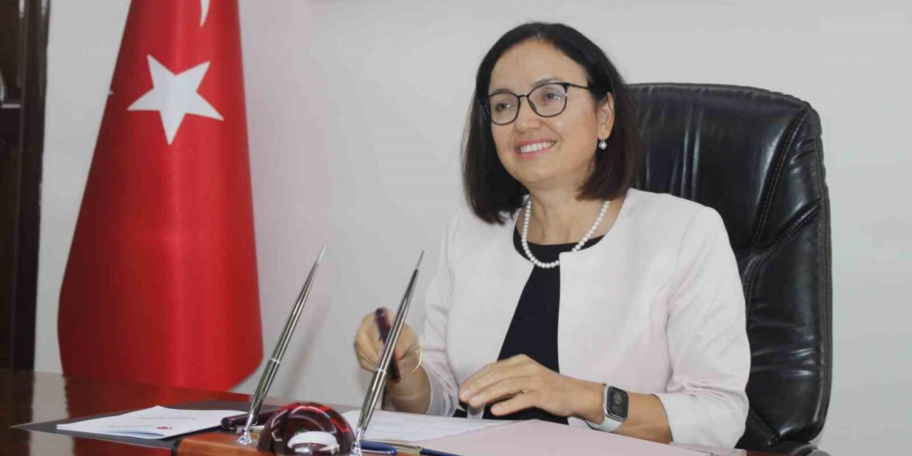 Vali Hülya Kaya tebrik için çiçek yerine depremzedelere bağış istedi