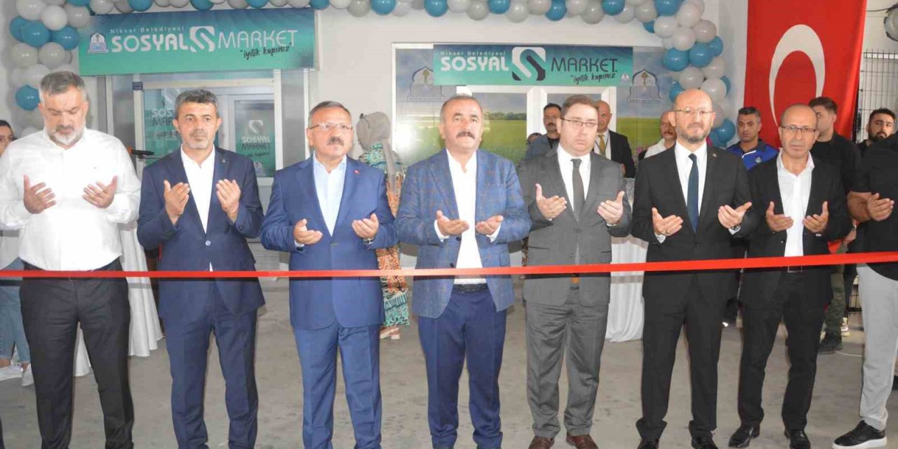 Bu markette para geçmiyor, açılışı yapıldı