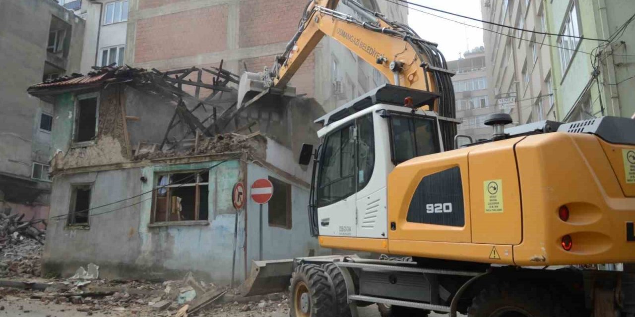 Osmangazi’de metruk bina temizliği