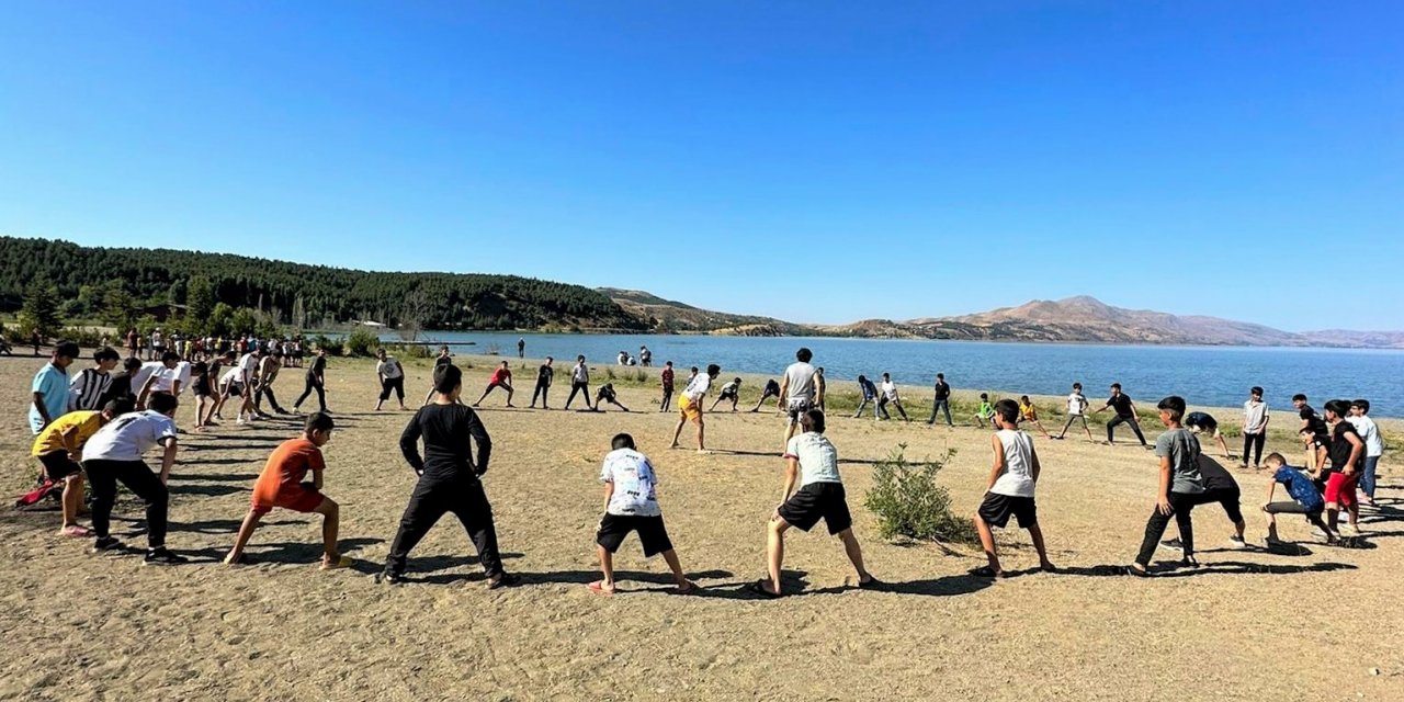 Bismil ve Hanili gençler Hazar Uyanış Gençlik Kampında