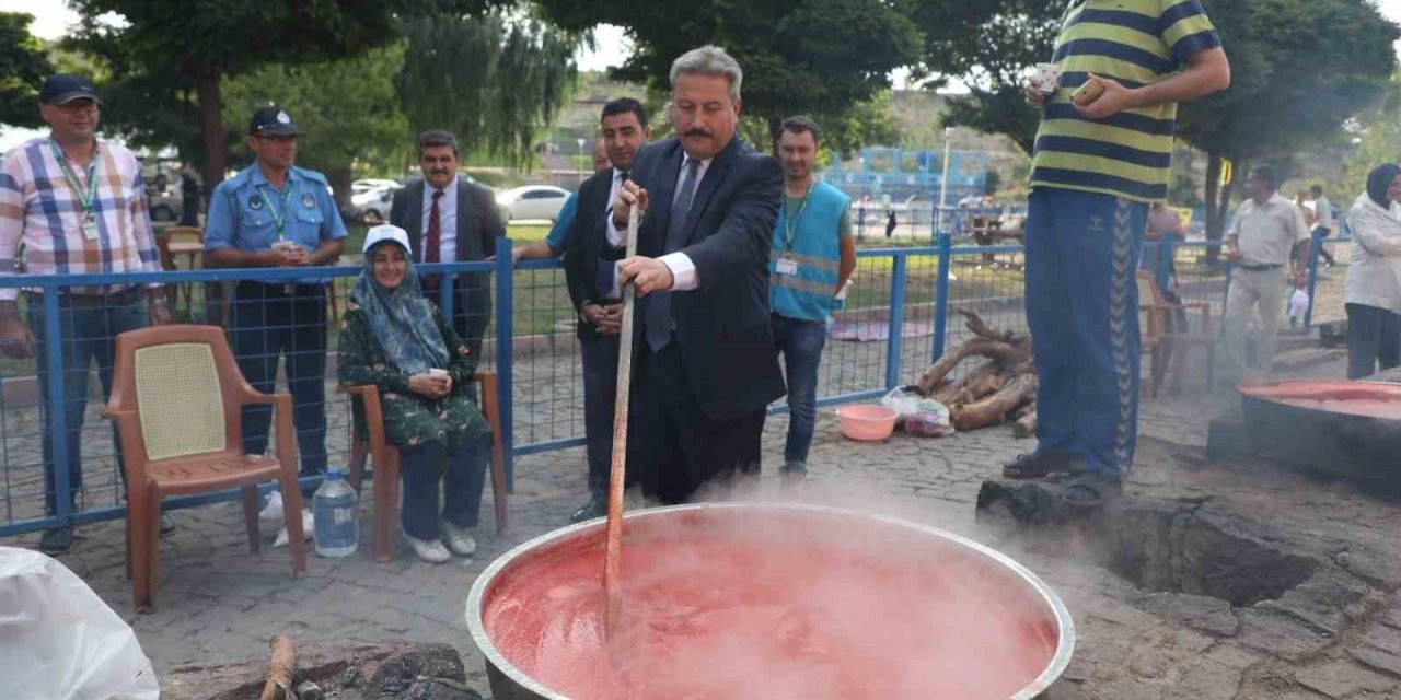 Melikgazi’de geleneksel salça kaynatma günleri başlıyor