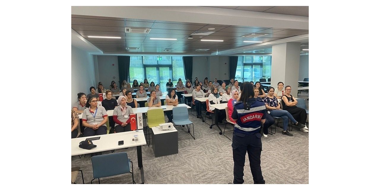 Jandarma ekiplerinden 52 kadına eğitim verildi