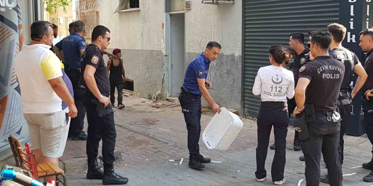 Edremit’te annesi ile kavga eden kişi, oturduğu daireye kurşun yağdırdı