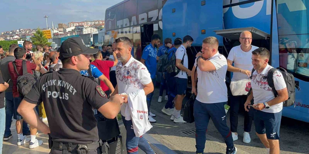 Trabzonspor, Galatasaray maçı için İstanbul’a gitti