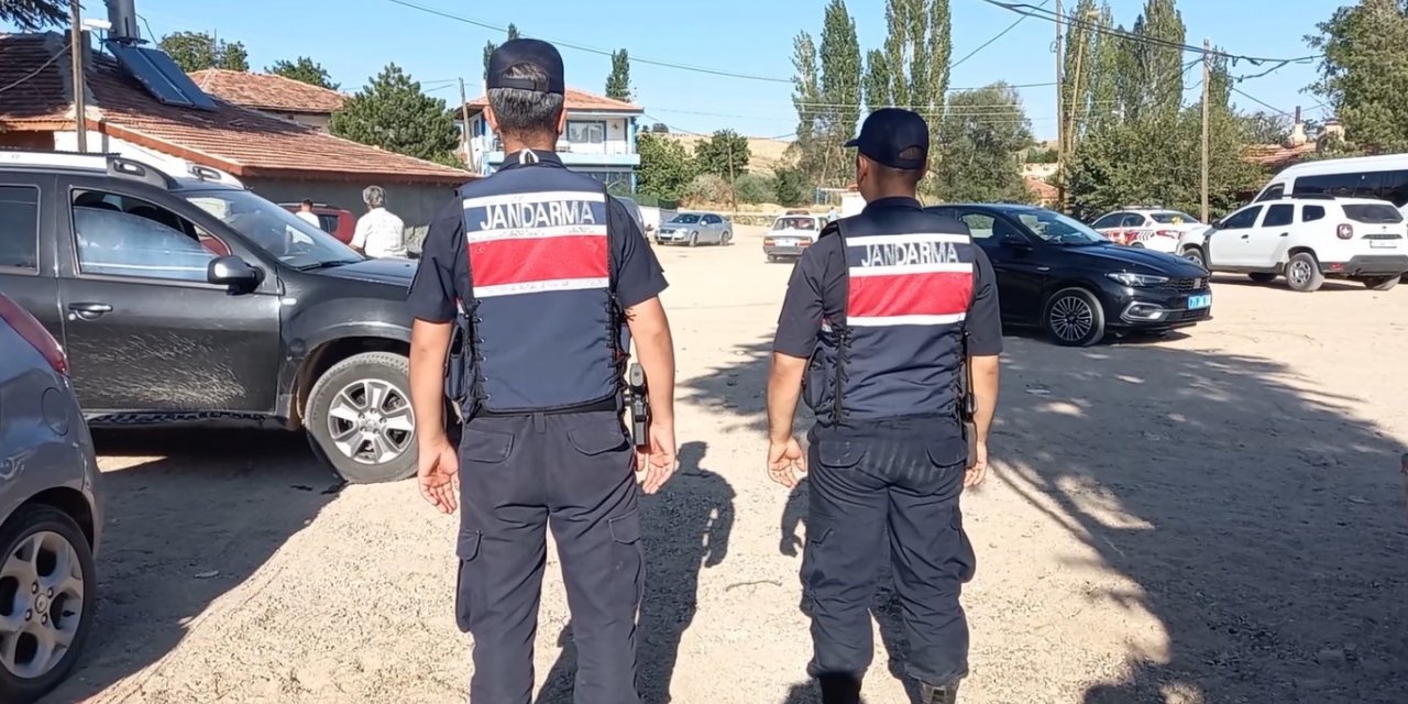 Cenaze taziyesinde husumetli iki grup arasında silahlı kavga: 4 yaralı