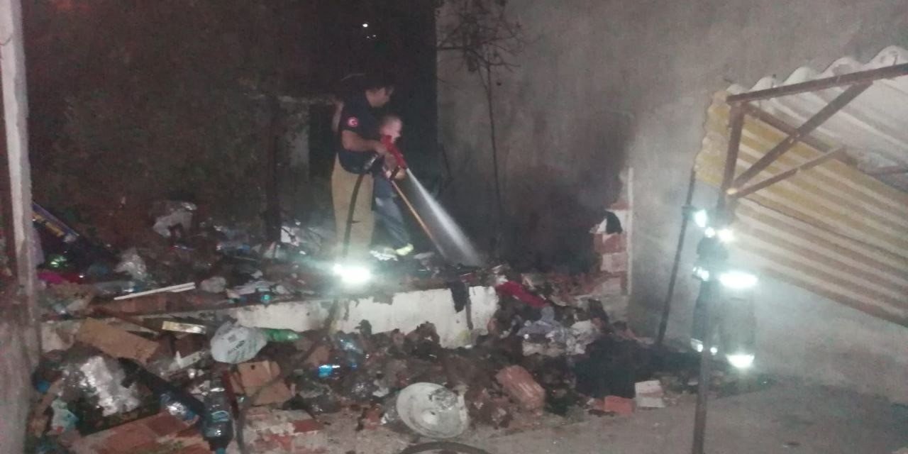 Balıkesir’de metruk binada yangın