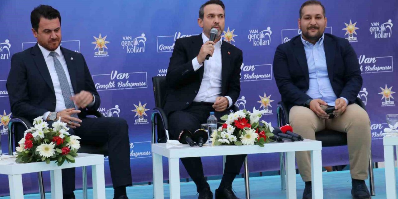 Bakan Bayraktar Van’da ’Şehir Buluşmaları’ programına katıldı