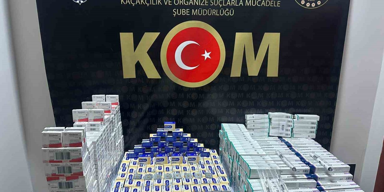 Gümrük kaçağı  ilaçlar polisten kaçamadı: Vücut geliştirme ve cinsellik ilaçlar yakalandı