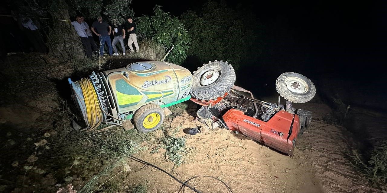 Devrilen traktörün altında kalan çiftçi öldü