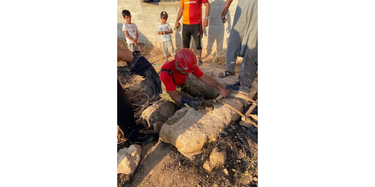 Şanlıurfa’da itfaiye ekipleri kuyuya düşen kedi için seferber oldu