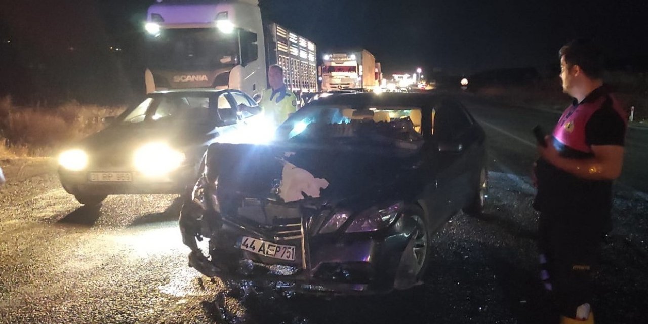 İki otomobil çarpıştı